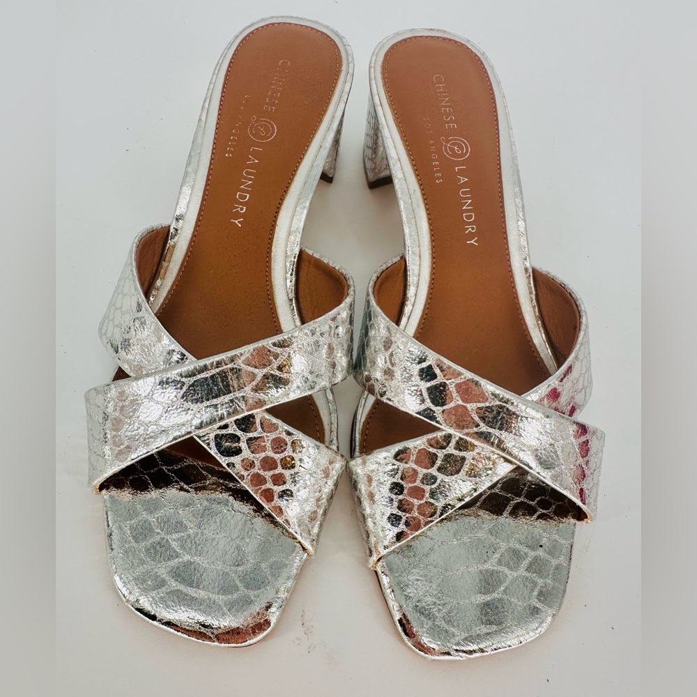 Chinese Laundry Silver Heels Crisscross Design Metallic Snakeskin Sz. 8.5US